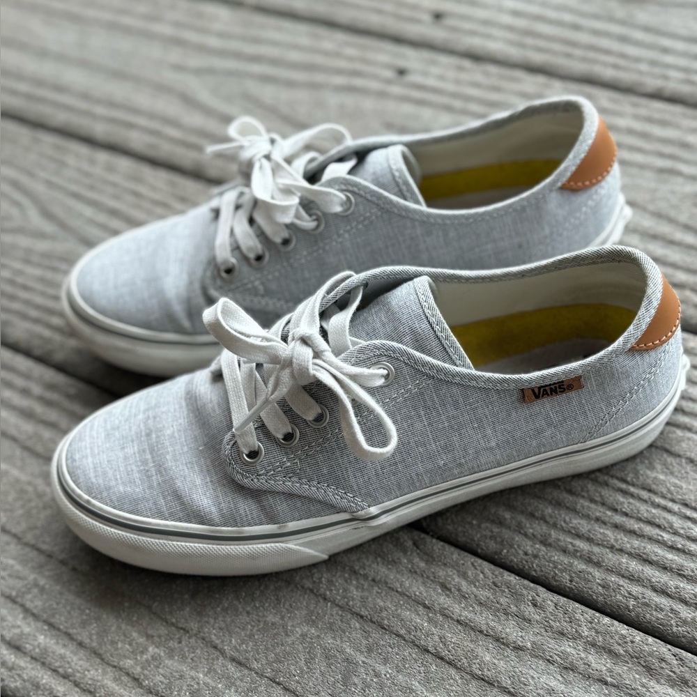 👟Women’s Van Lace up Shoes only worn once’s 👟